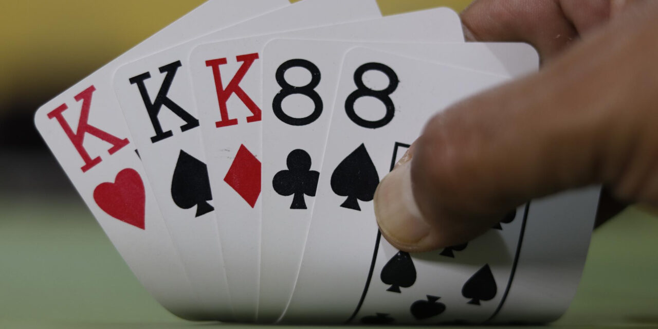Full House in Poker: Rules, Rankings, Odds and Examples